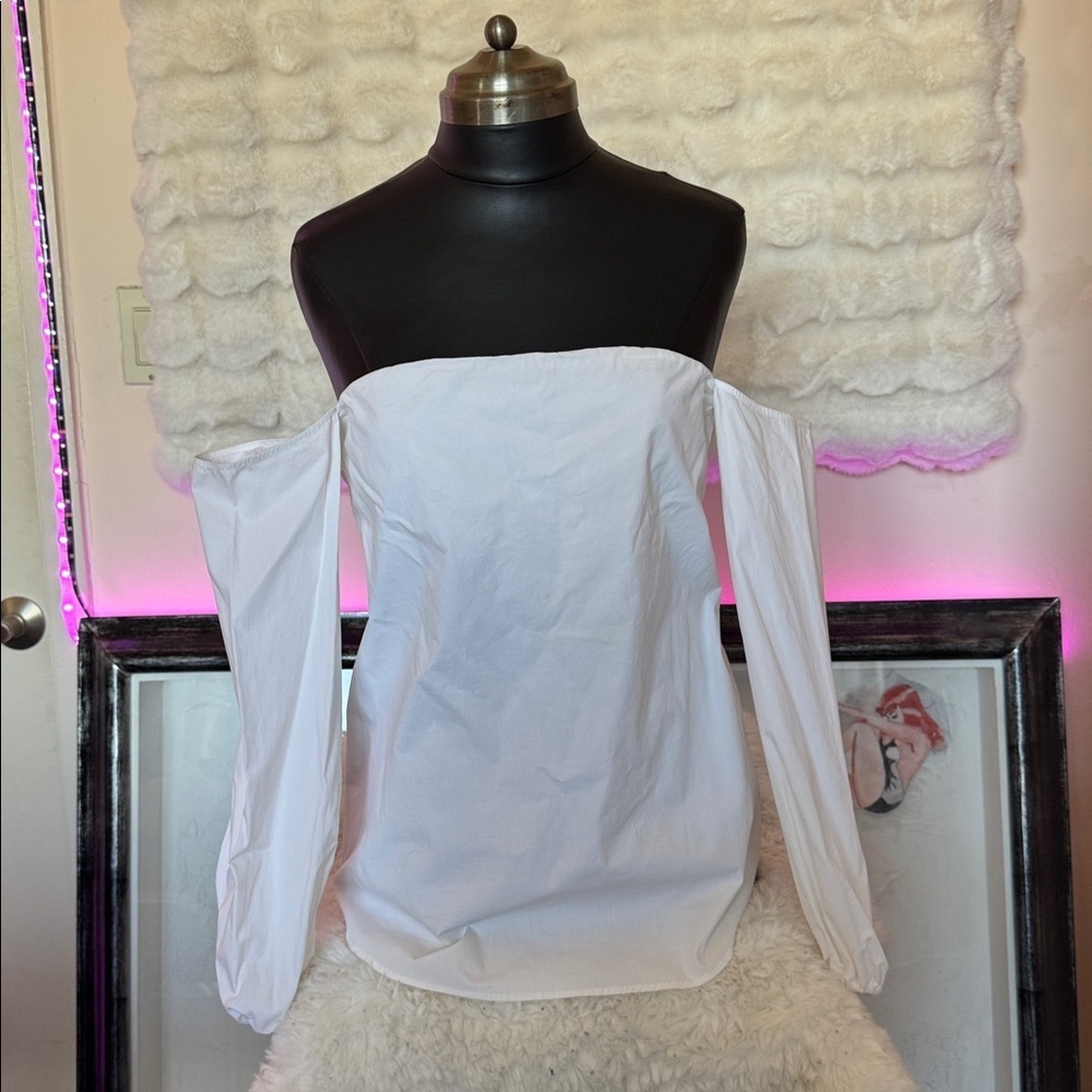 Theory Elegant Off-Shoulder White Top